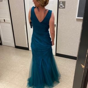 Cachet Mesh Mermaid Style V-neck Tulle Maxi Evening Dress